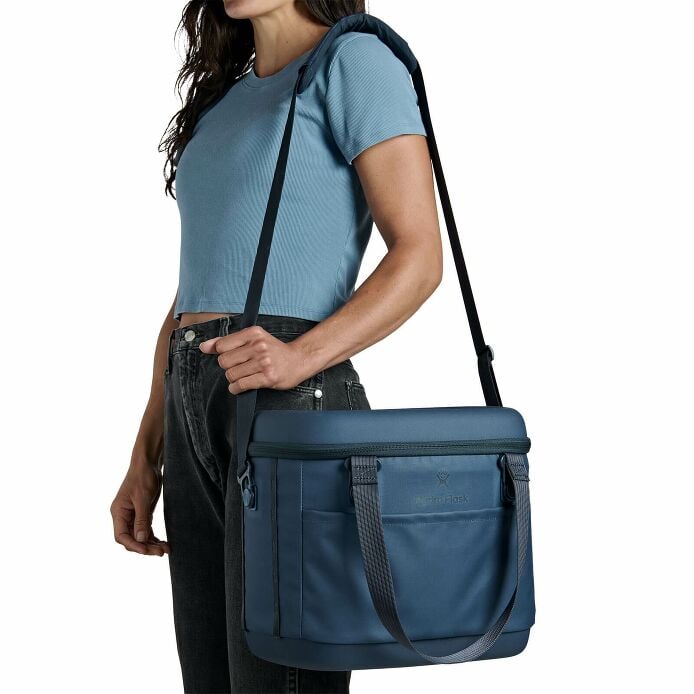 carryouttm-soft-cooler-15-l-c9 250815_hydro_s26_hb_14556_6.jpg
