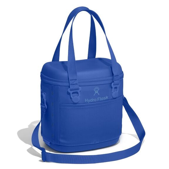 carryouttm-soft-cooler-10-l-b3 6pco382_carryout_cooler_10l_capri_blue_angled_1.jpg