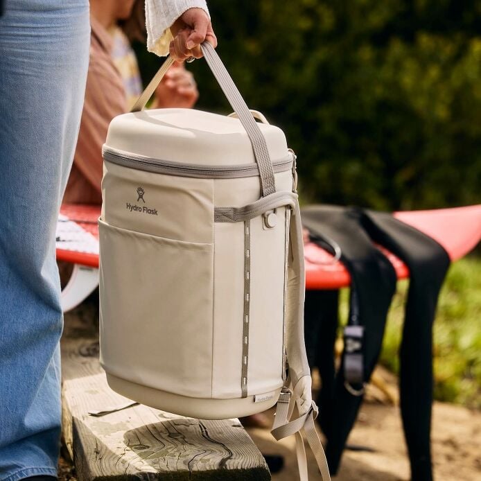 carryouttm-backpack-22-l-a0 hf_carryout_bouwer_d1_l1_torrey_pines_lifestyle_1444_2.jpg