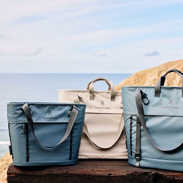 carryouttm-soft-cooler-tote-30-l-q6 hf_carryout_bouwer_d1_l1_torrey_pines_still_life_0055_1_2.jpg
