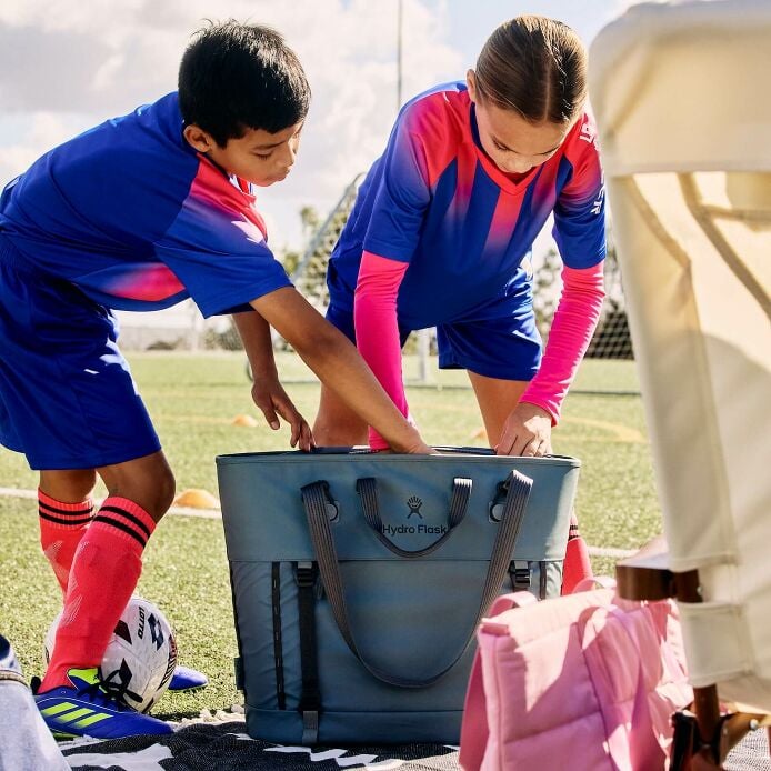 carryouttm-soft-cooler-tote-30-l-q6 hf_carryout_bouwer_d2_l2_parking_soccer_2454_1_1.jpg