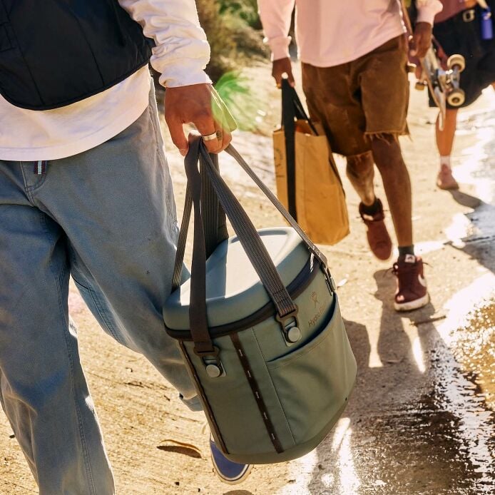 carryouttm-soft-cooler-10-l-b3 hf_carryout_bouwer_d2_l3_skate_ditch_3744_5.jpg