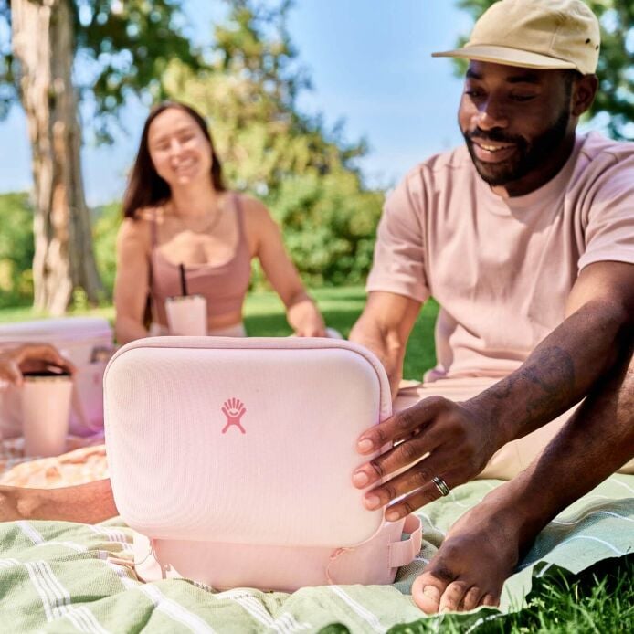 5-l-carry-outtm-lunch-box-w9 hf_s24_trillium_45_1.jpg