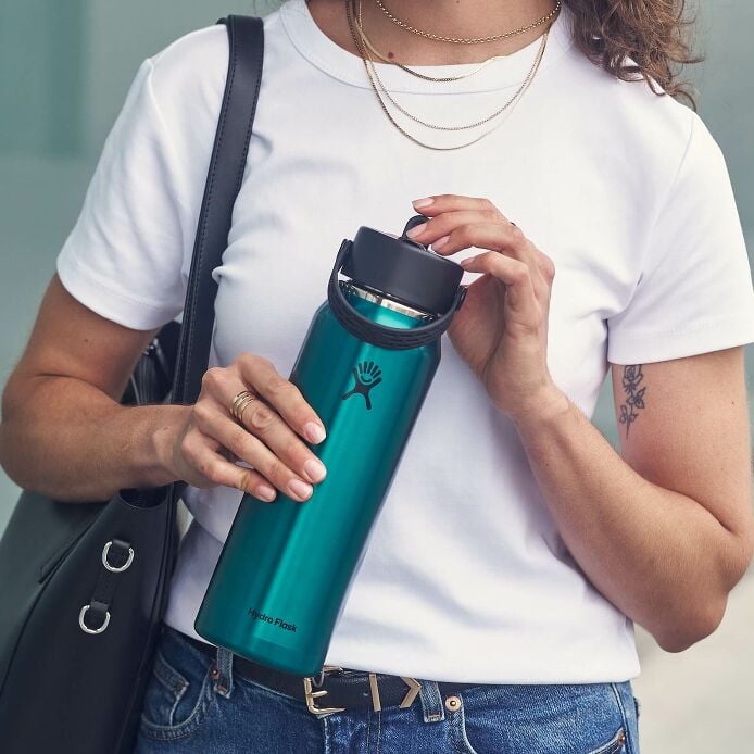 32-oz-lightweight-flex-straw-bottle-g7 hf_s26_lightweight_mcinnis_5167_2_3.jpg