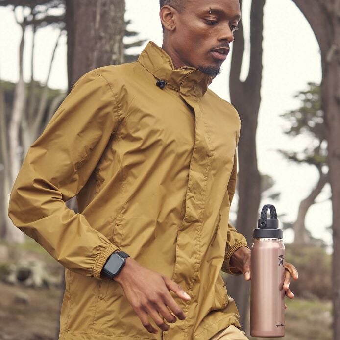 32-oz-lightweight-chug-cap-bottle-y5 hf_s26_lightweight_mcinnis_6206_1_2.jpg