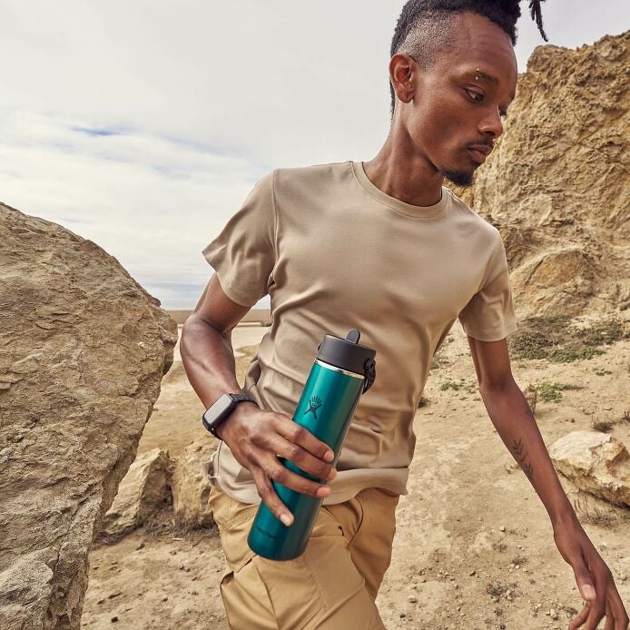 24-oz-lightweight-flex-straw-bottle-d1 hf_s26_lightweight_mcinnis_6828_4.jpg