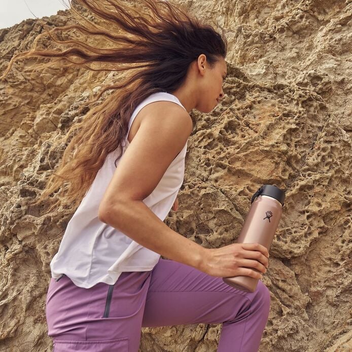32-oz-lightweight-flex-straw-bottle-g7 hf_s26_lightweight_mcinnis_6946_1_3.jpg