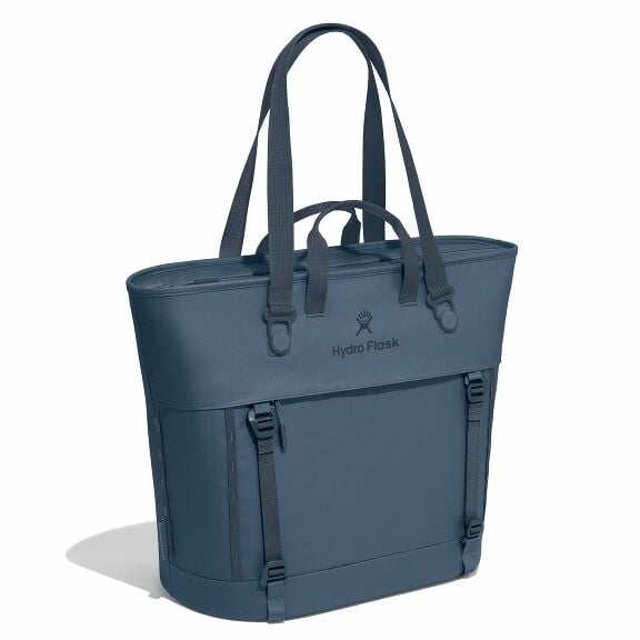 carryouttm-soft-cooler-tote-30-l-q6 maxiit384-carryout-tote-30l-harbor-blue-angled_1_1.jpg